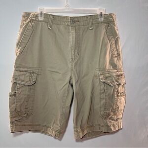 Men’s UNIONBAY Khaki Cargo Shorts - Size 32